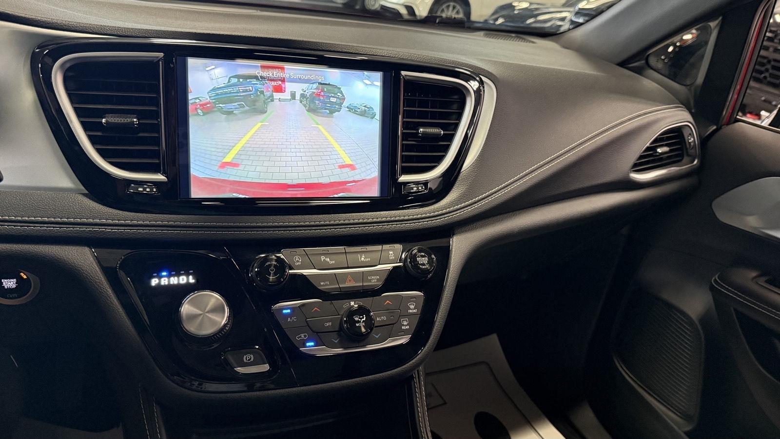 Chrysler Pacifica Limited 2026