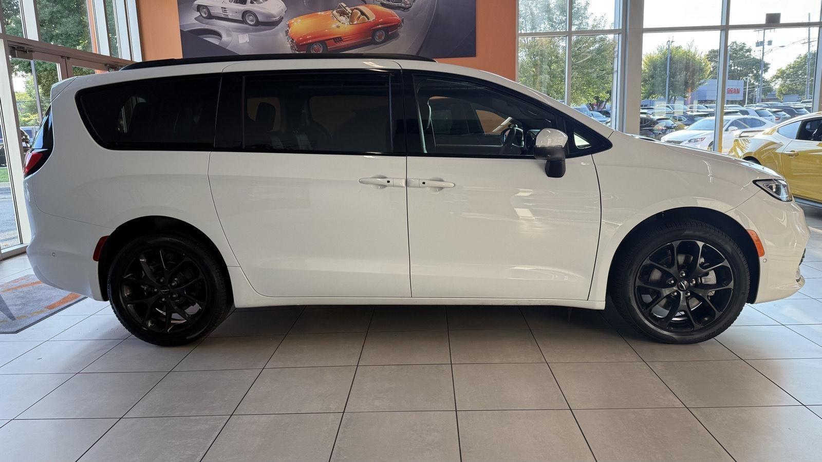 2023 Chrysler Pacifica Touring L AWD