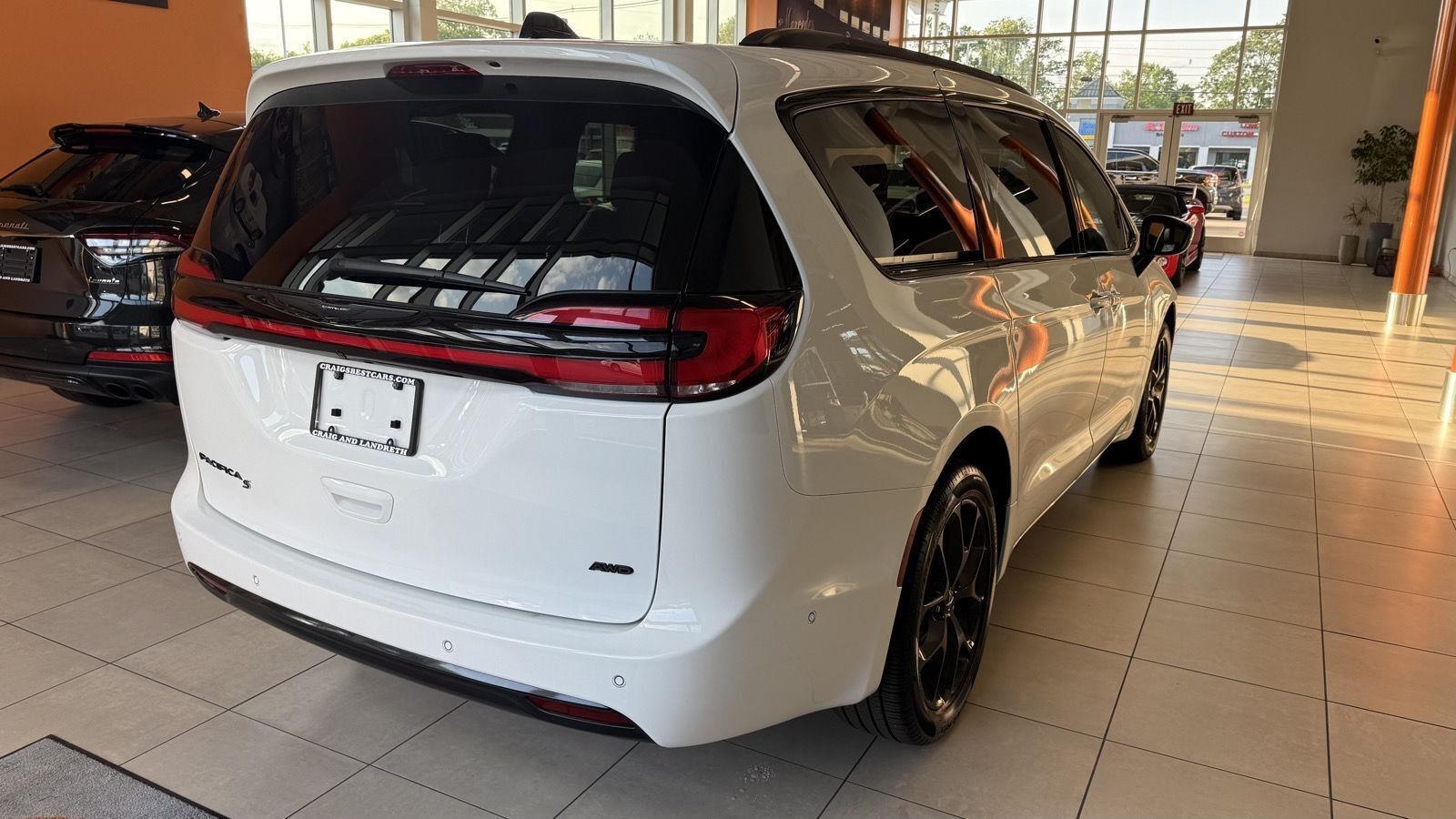 Chrysler Pacifica Touring L AWD 2023