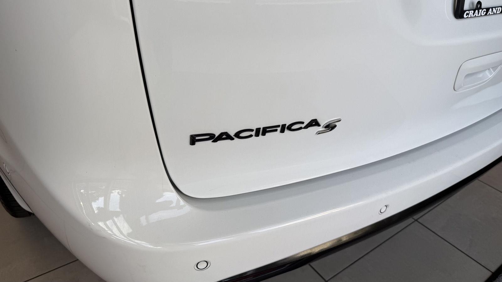 Chrysler Pacifica Touring L AWD 2023