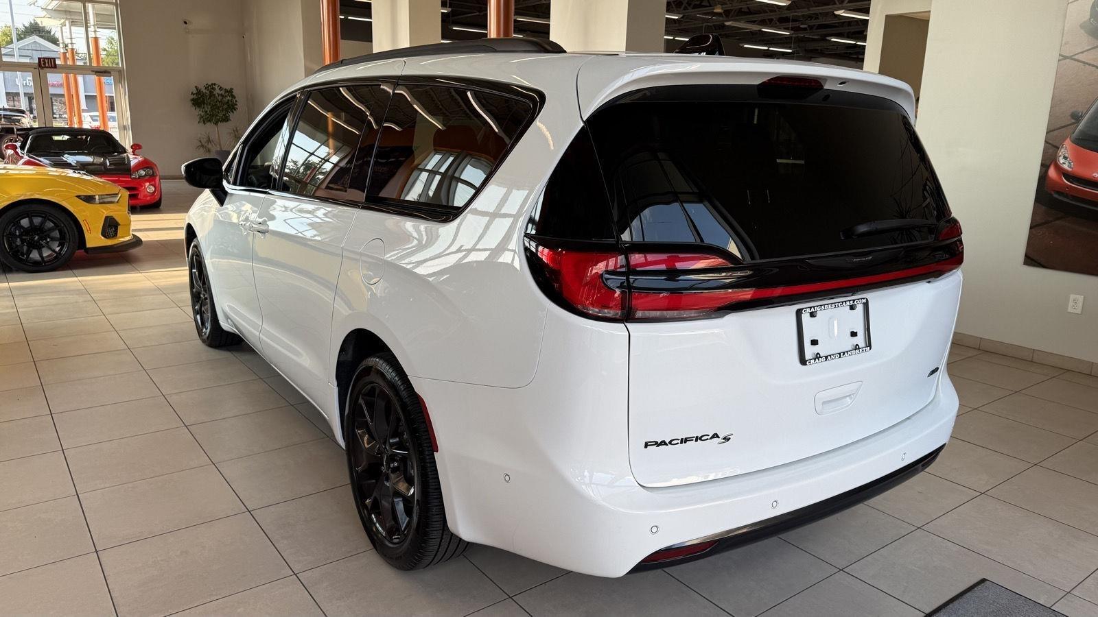 Chrysler Pacifica Touring L AWD 2023