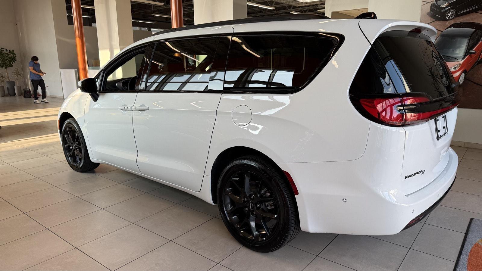 Chrysler Pacifica Touring L AWD 2023