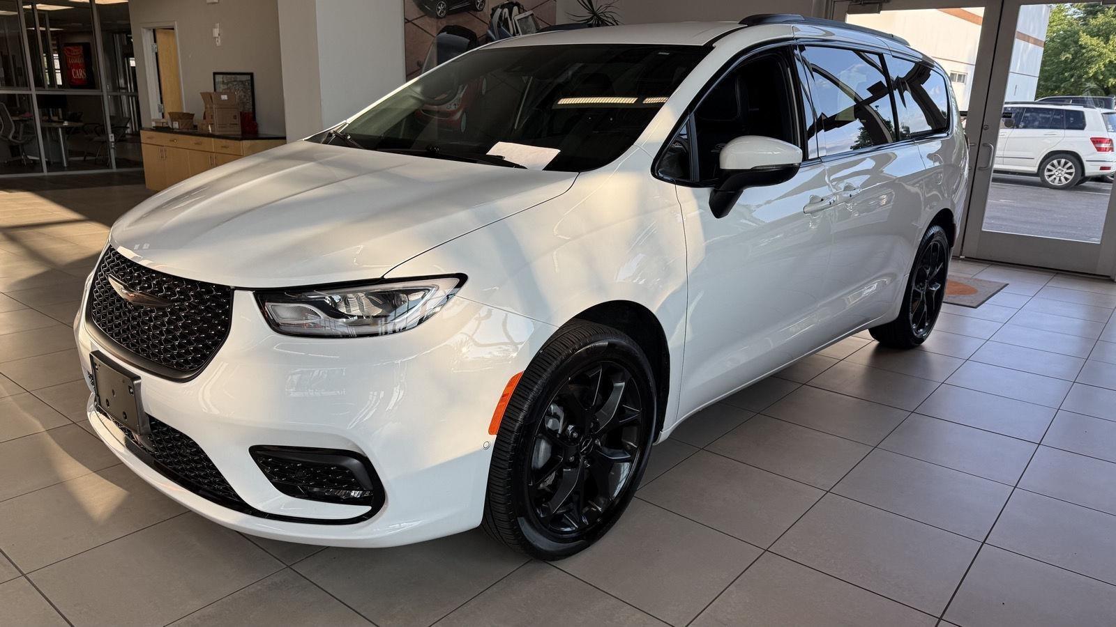 Chrysler Pacifica Touring L AWD 2023