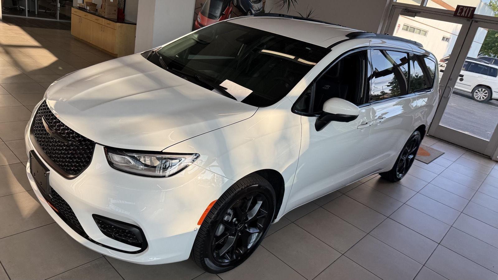 Chrysler Pacifica Touring L AWD 2023