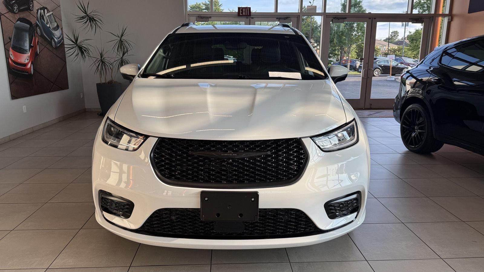 Chrysler Pacifica Touring L AWD 2023
