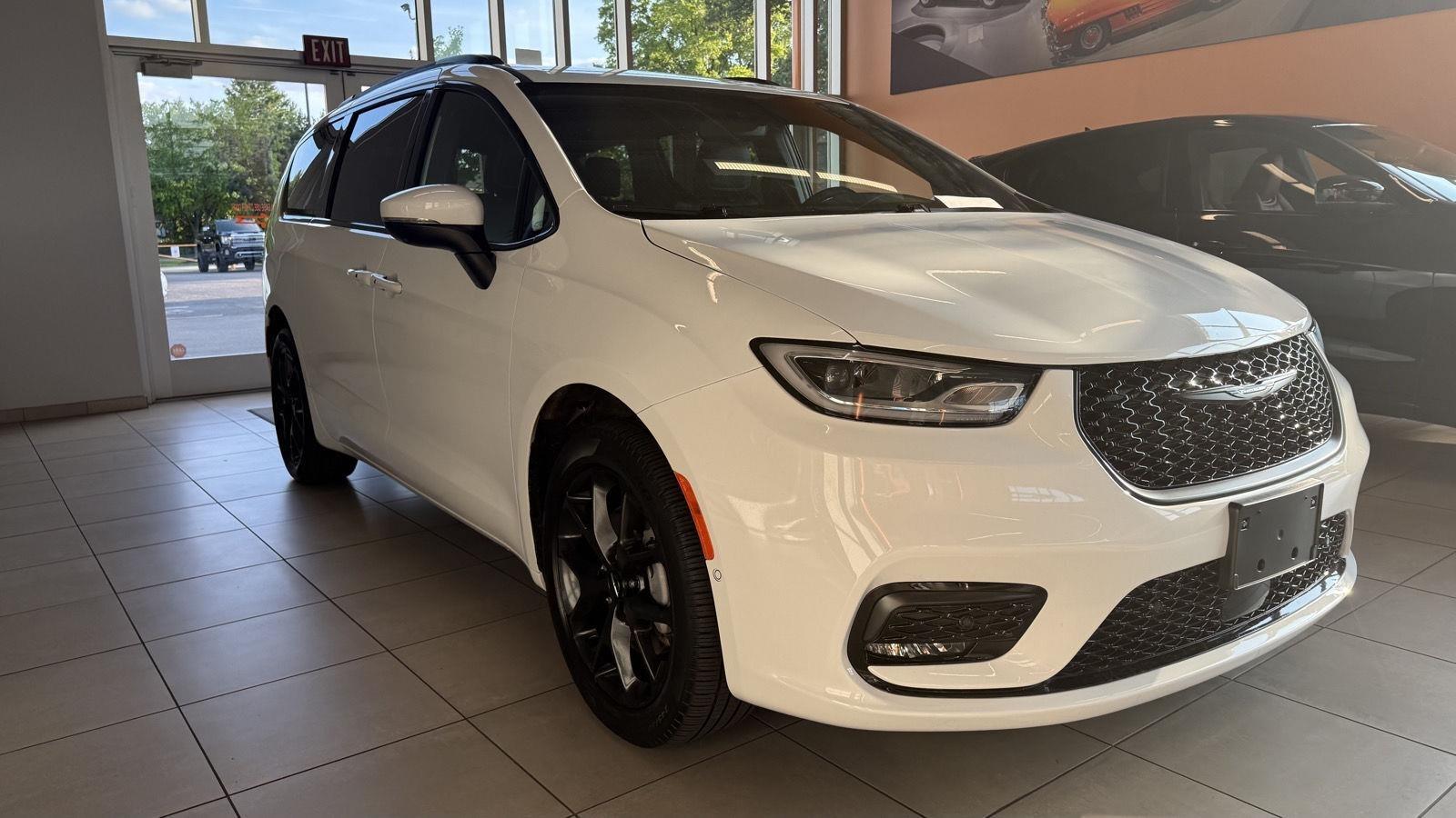Chrysler Pacifica Touring L AWD 2023