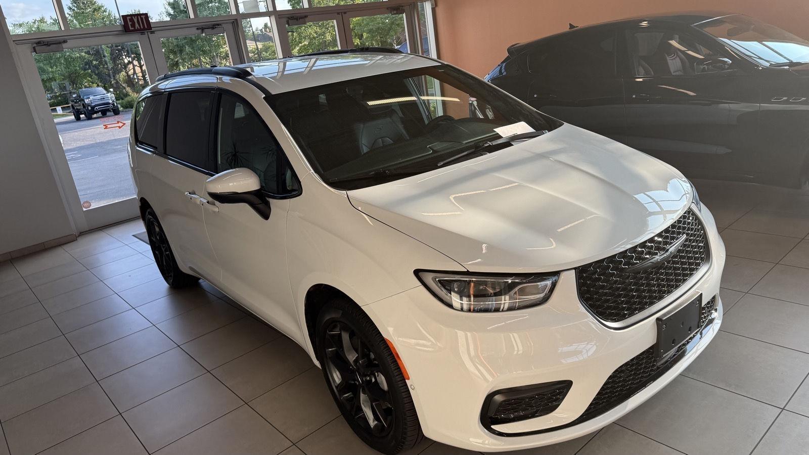 Chrysler Pacifica Touring L AWD 2023