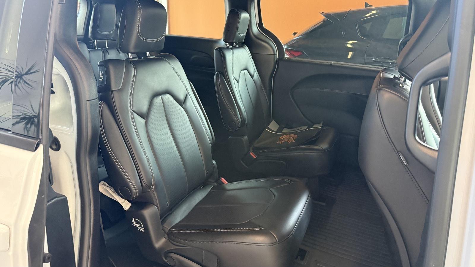 Chrysler Pacifica Touring L AWD 2023