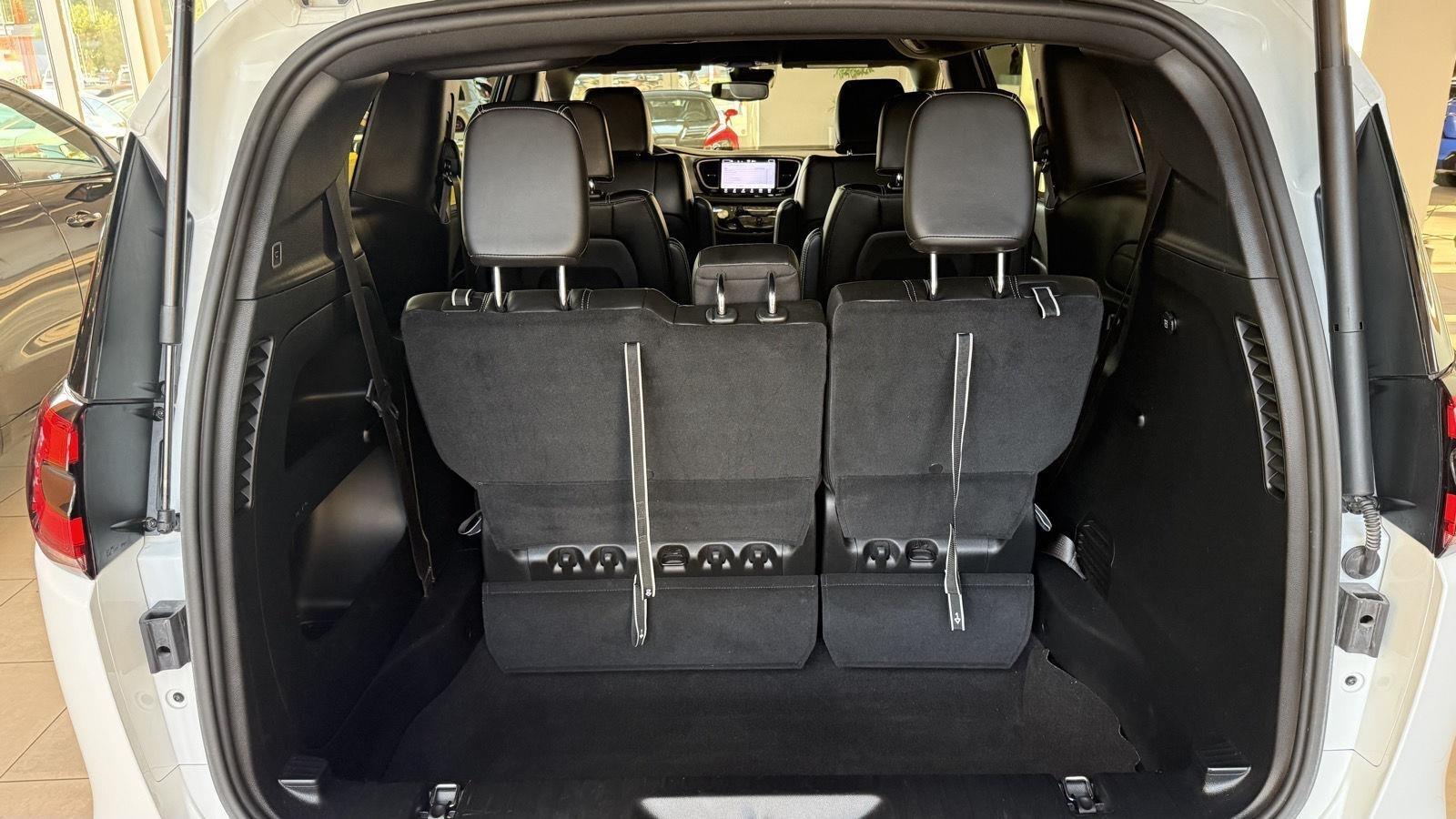 Chrysler Pacifica Touring L AWD 2023