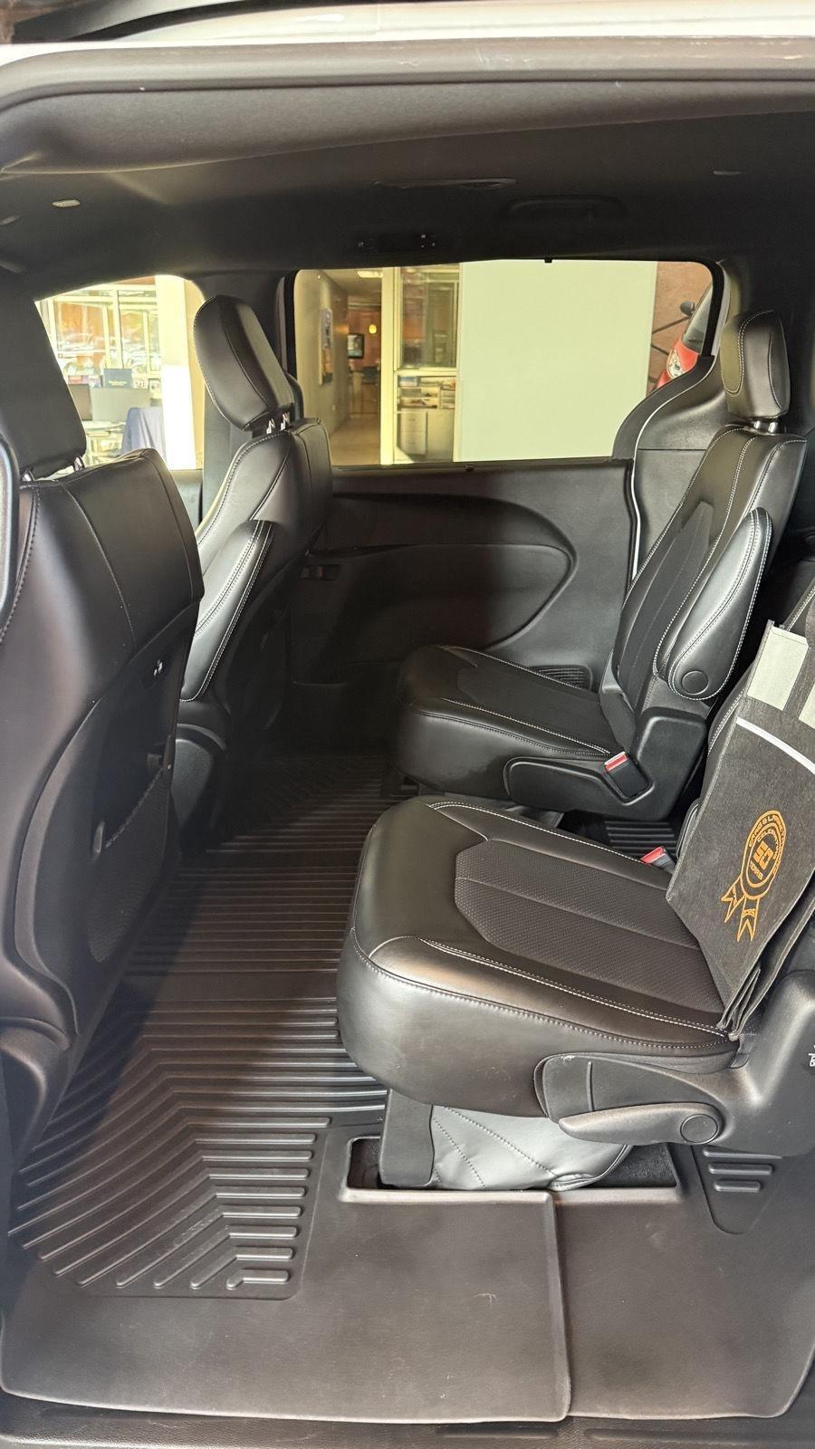 Chrysler Pacifica Touring L AWD 2023