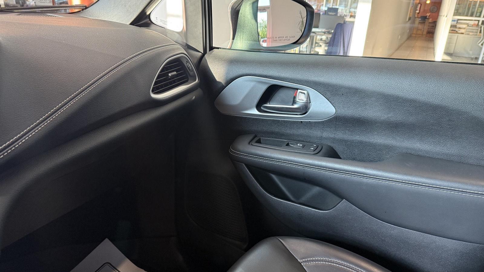 Chrysler Pacifica Touring L AWD 2023