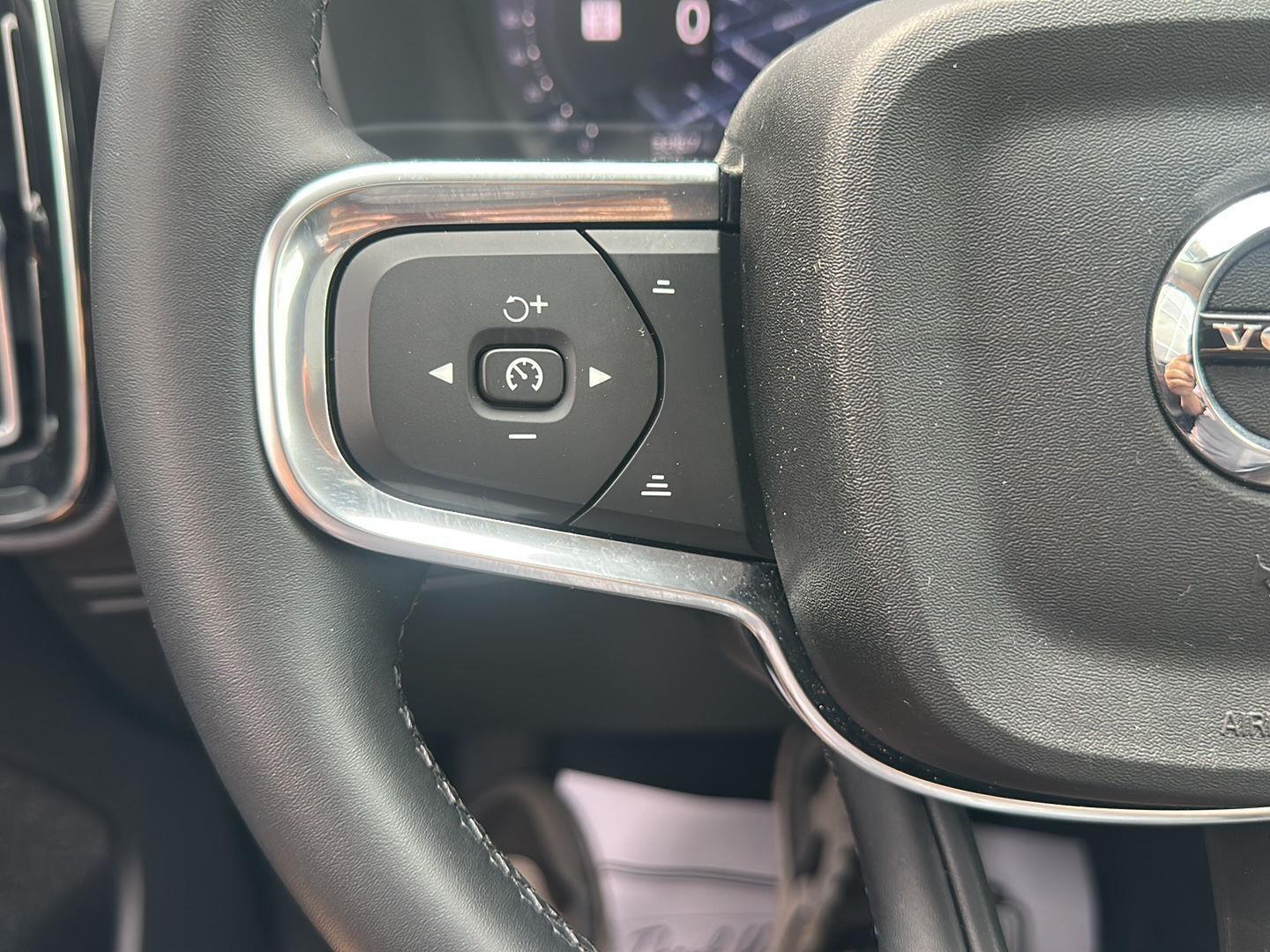 Volvo XC40 B5 Plus Dark AWD 2026