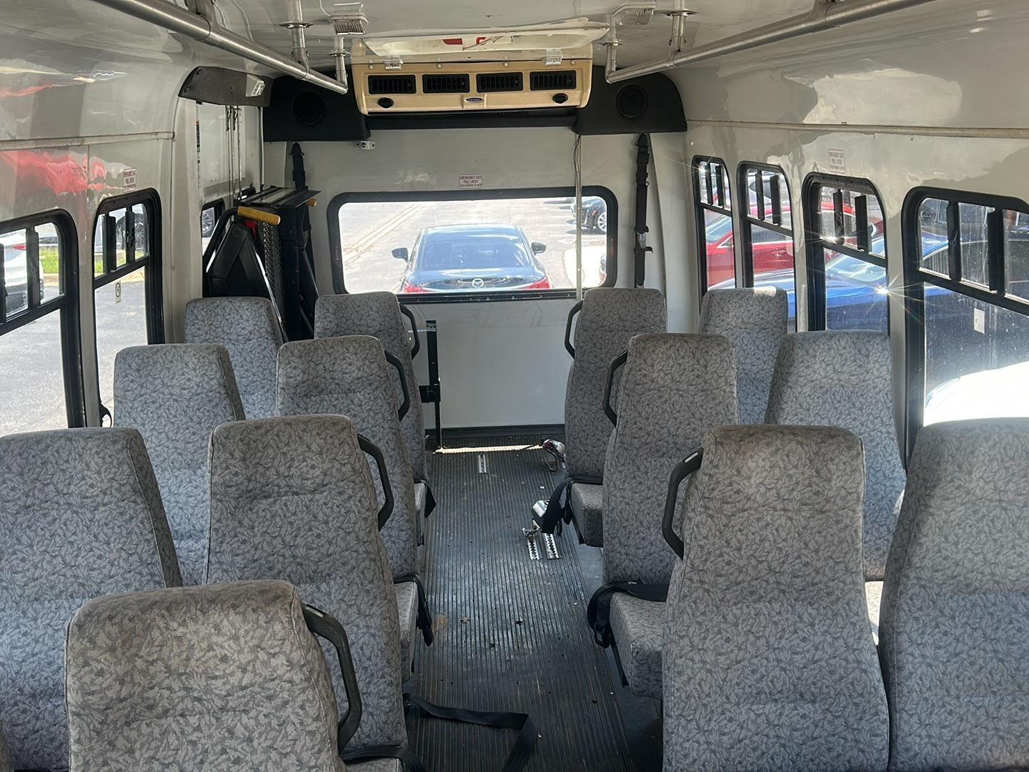 Ford Econoline E-450 Super Duty 2003