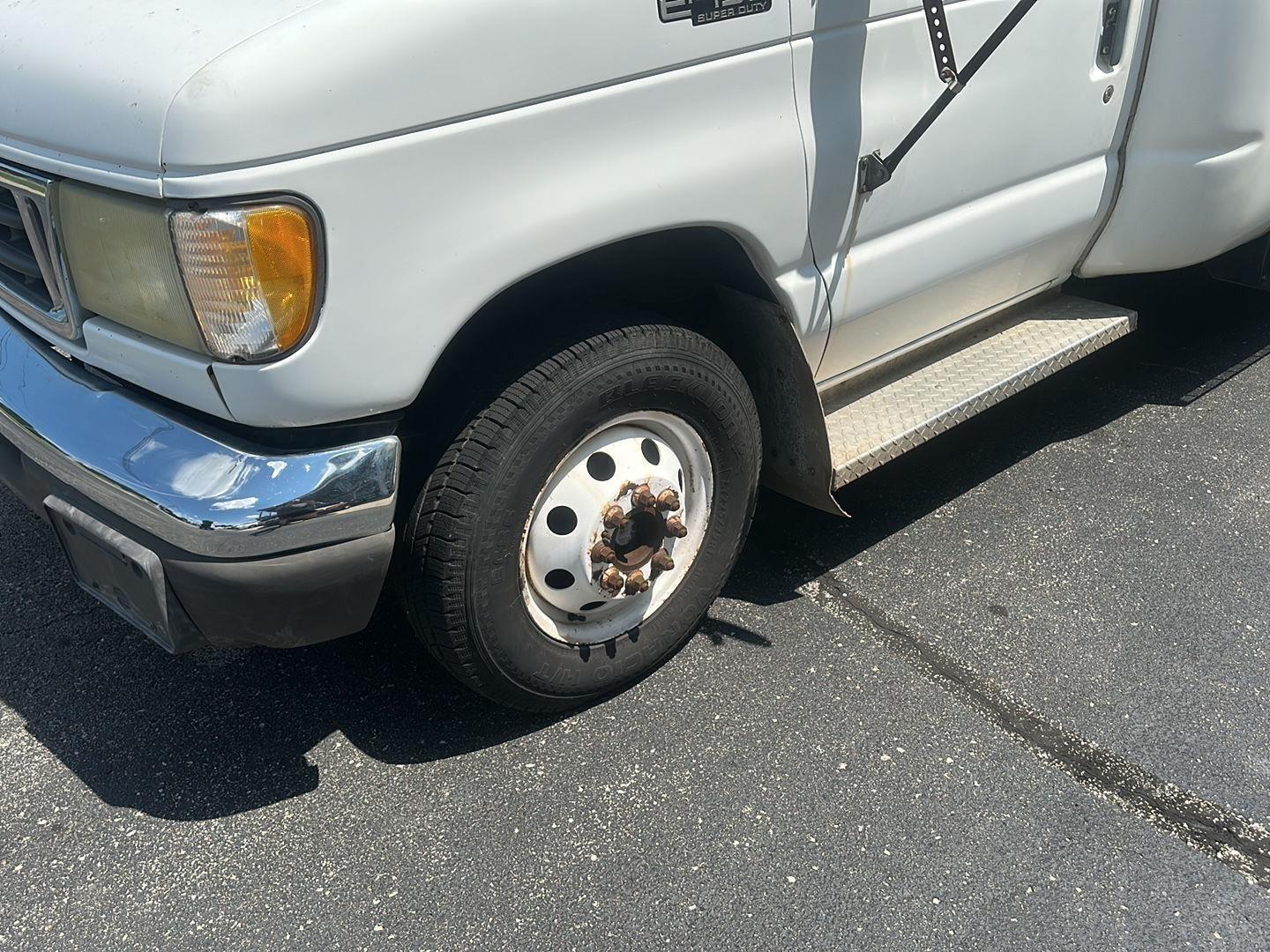 Ford Econoline E-450 Super Duty 2003