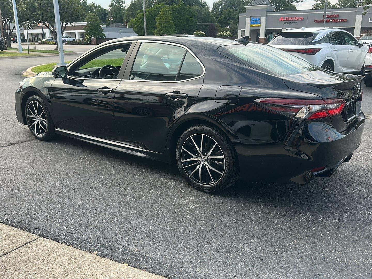 Toyota Camry SE 2024