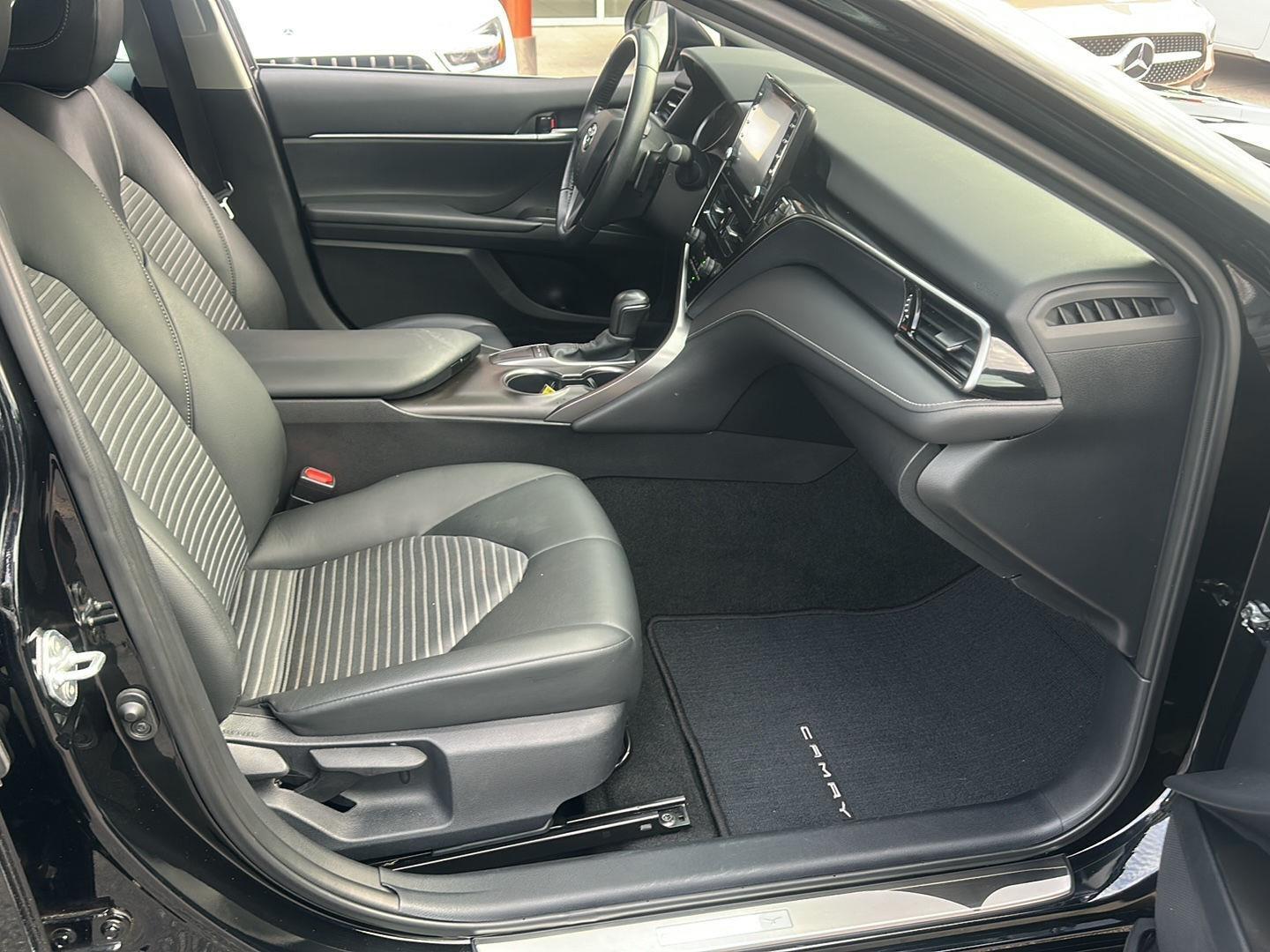 Toyota Camry SE 2024