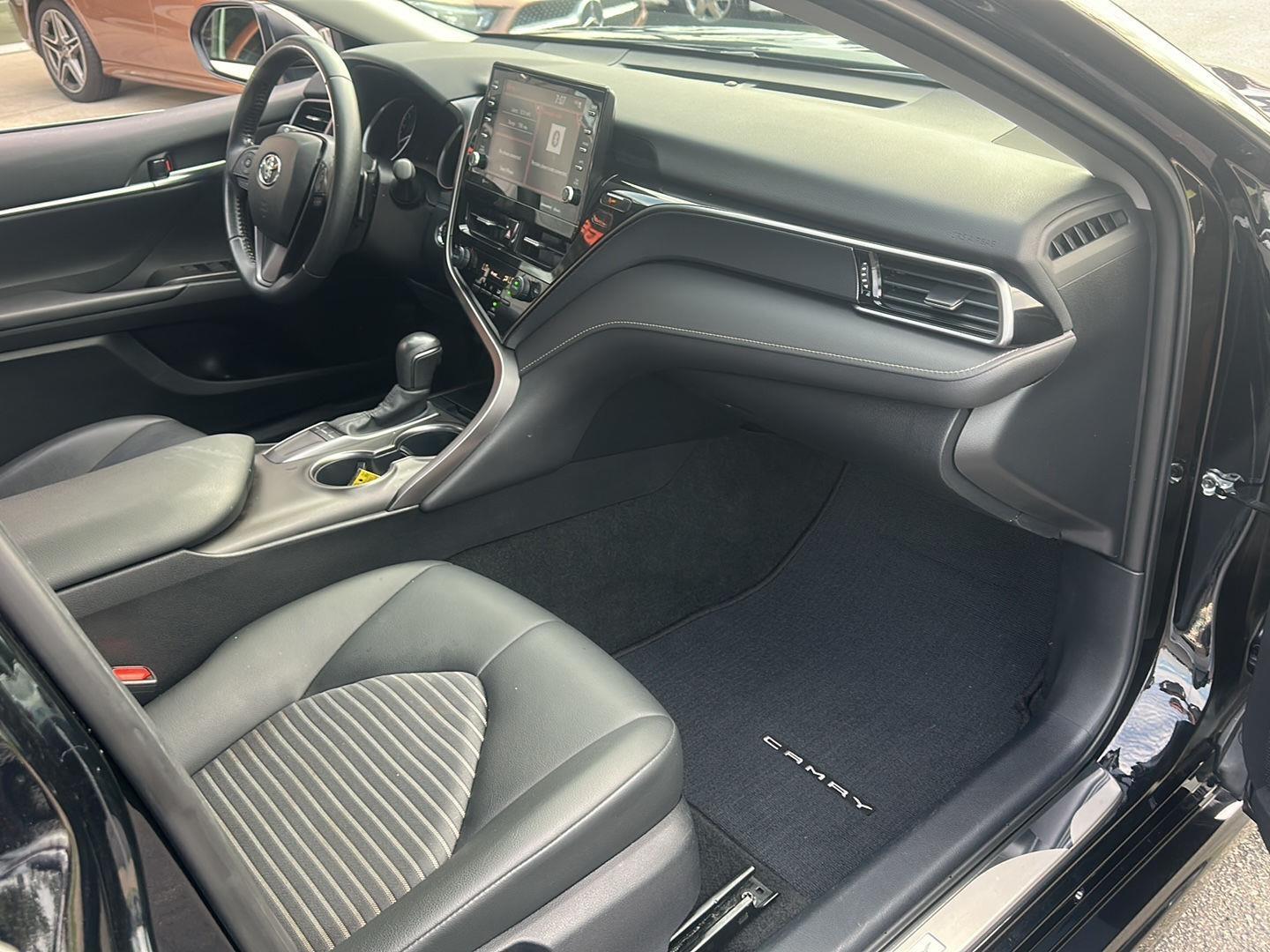 Toyota Camry SE 2024