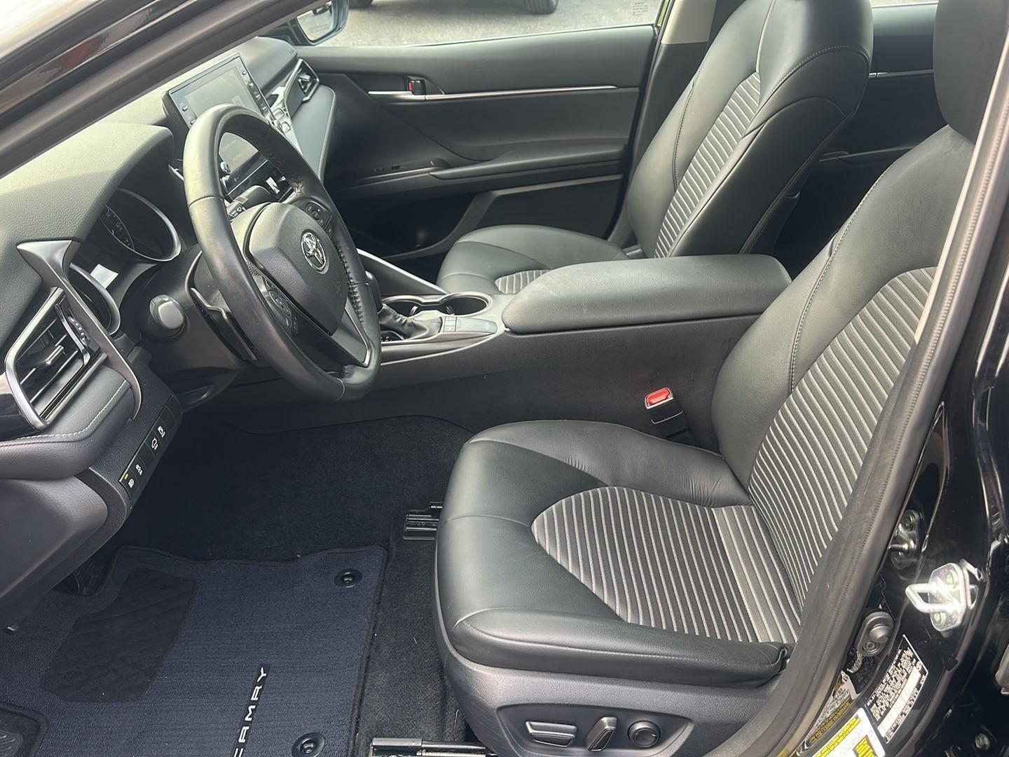 Toyota Camry SE 2024