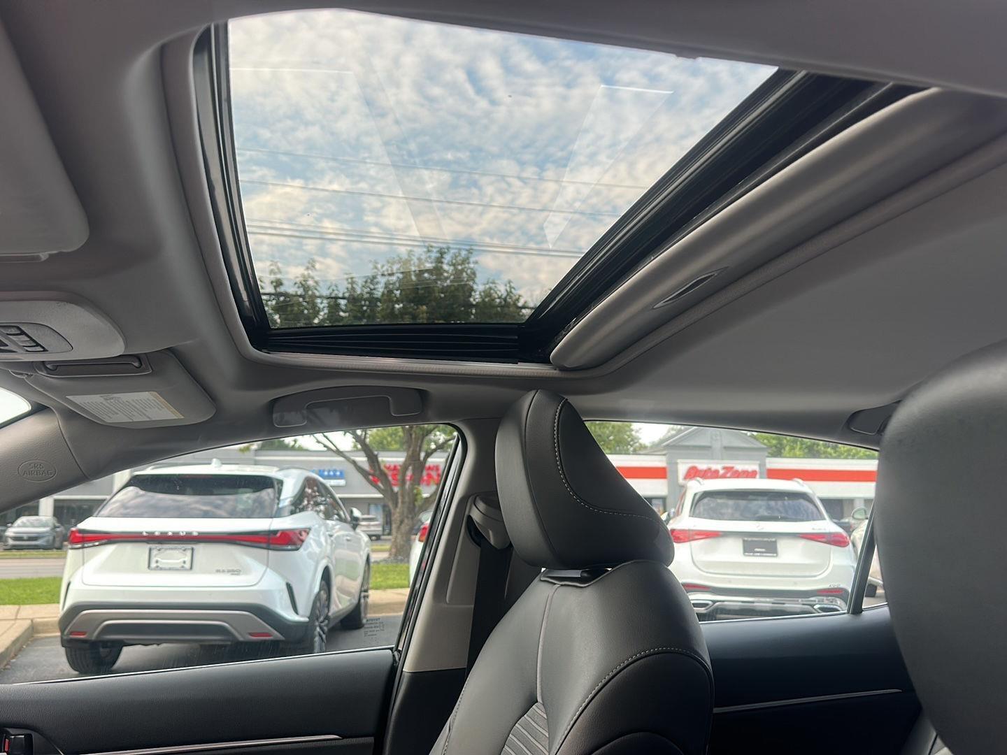 Toyota Camry SE 2024
