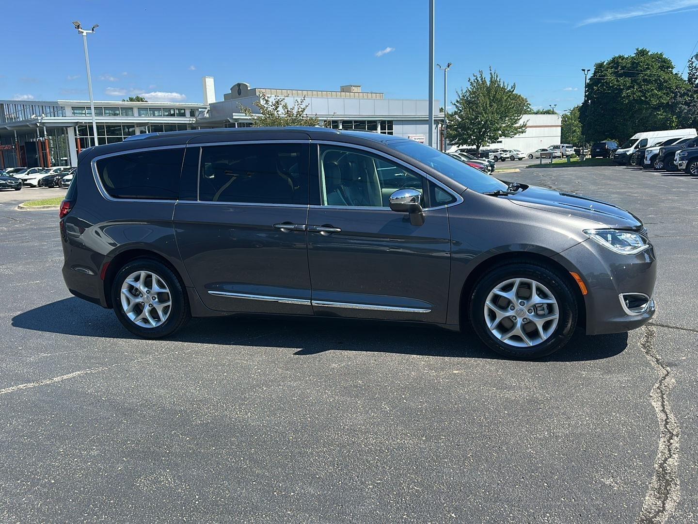Chrysler Pacifica Limited 2019
