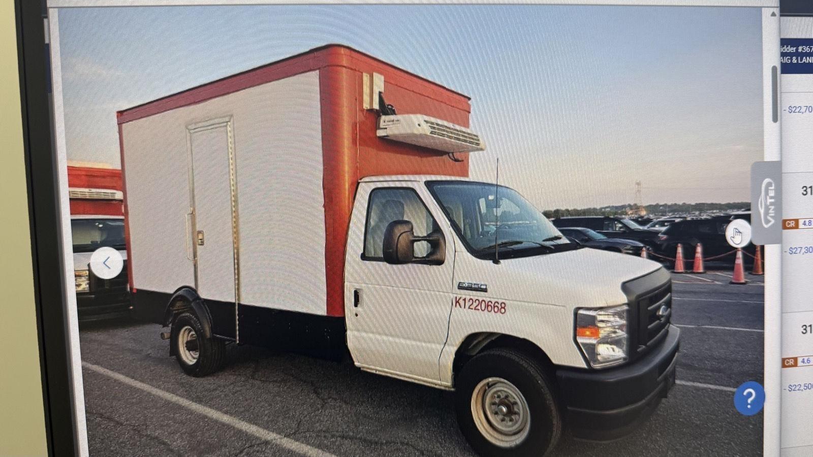 Ford Econoline E-350 Super Duty 2023