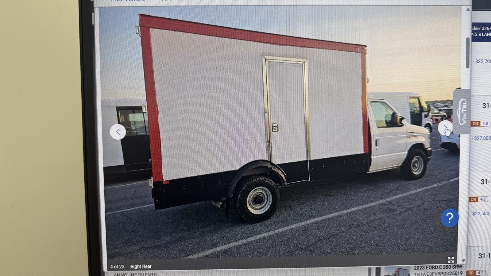 Ford Econoline E-350 Super Duty 2023