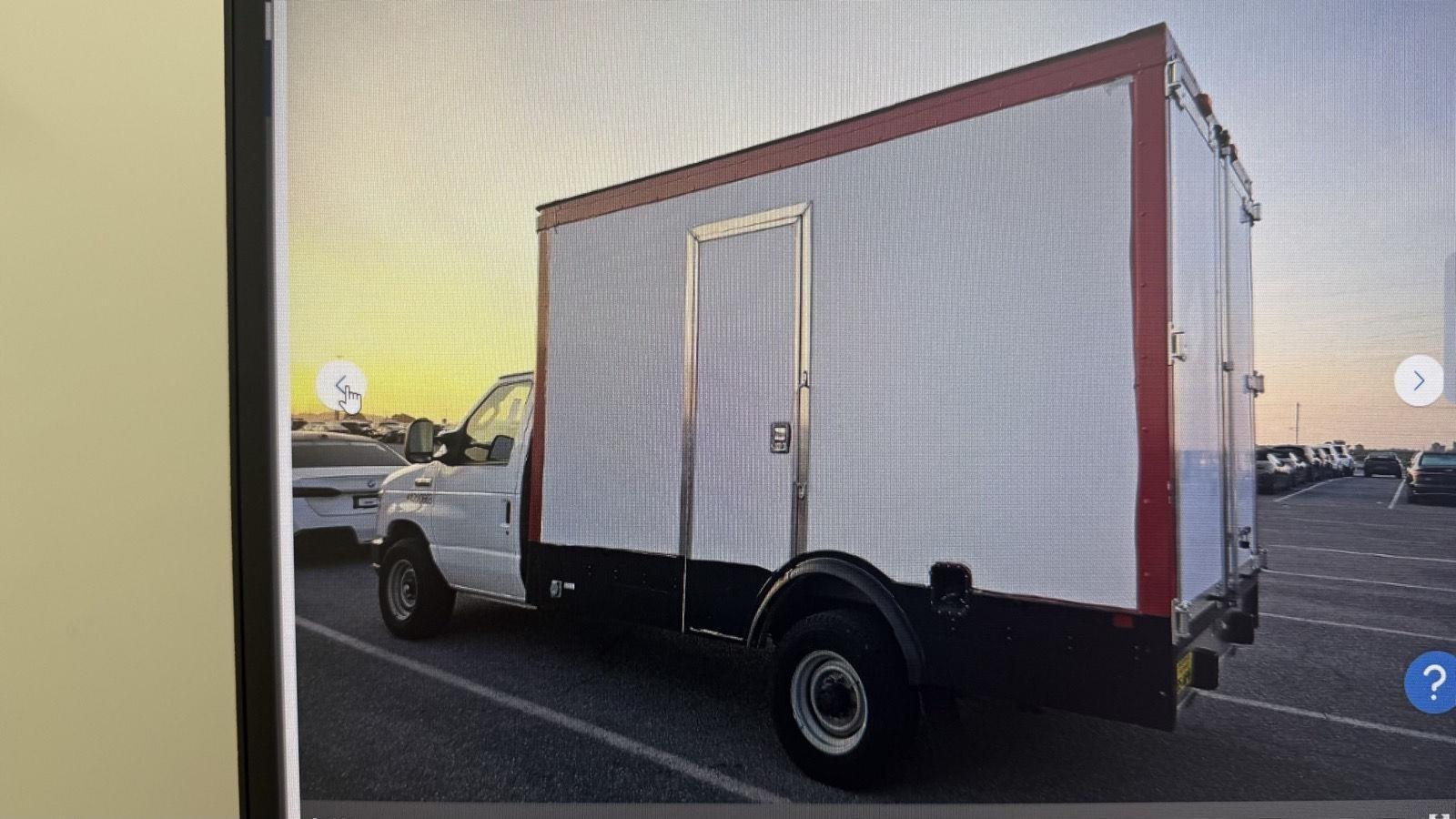 Ford Econoline E-350 Super Duty 2023