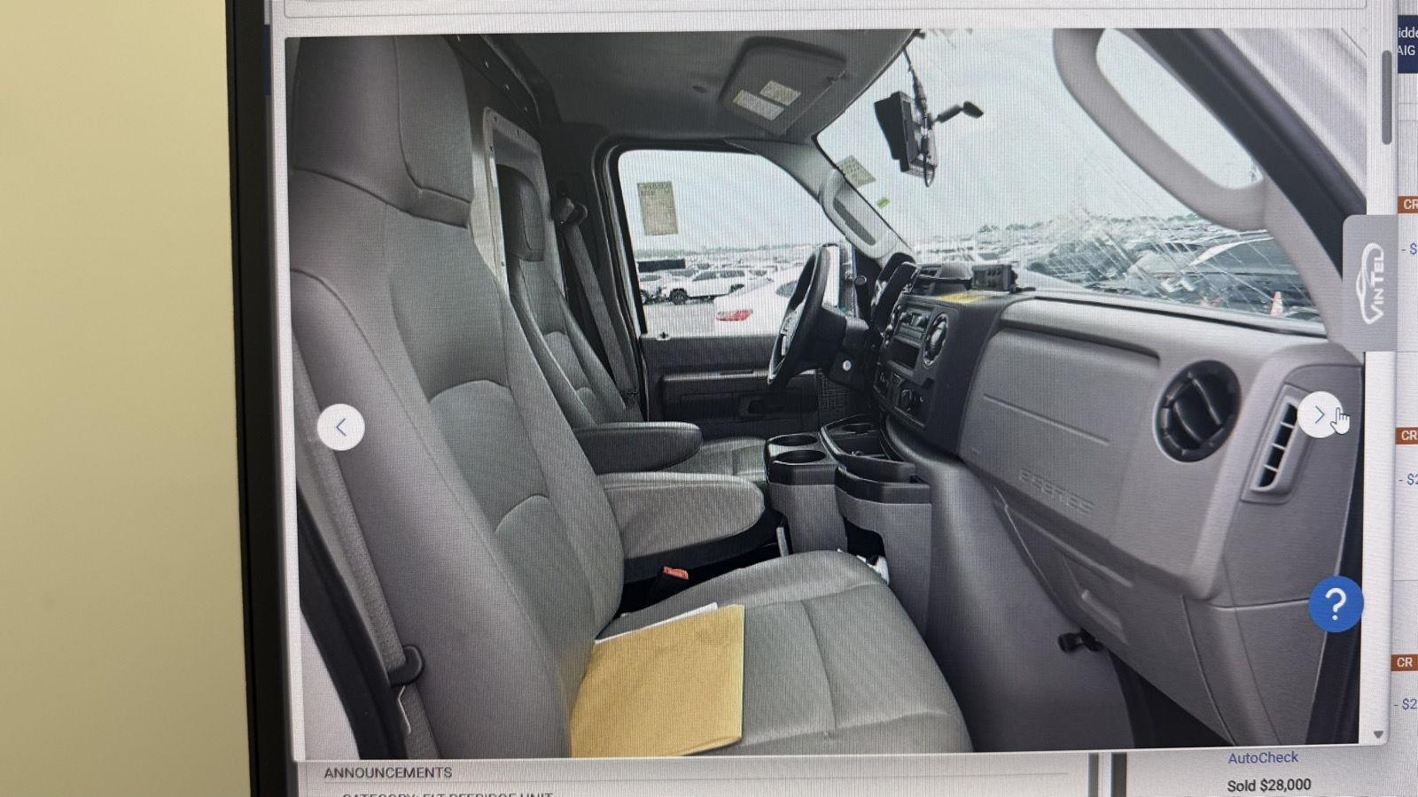 Ford Econoline E-350 Super Duty 2023
