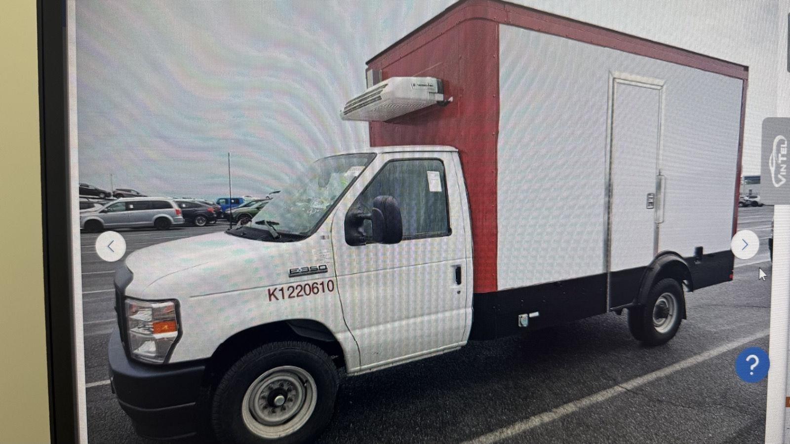 Ford Econoline E-350 Super Duty 2023