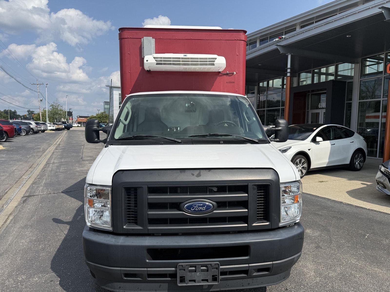 Ford Econoline E-350 Super Duty 2023