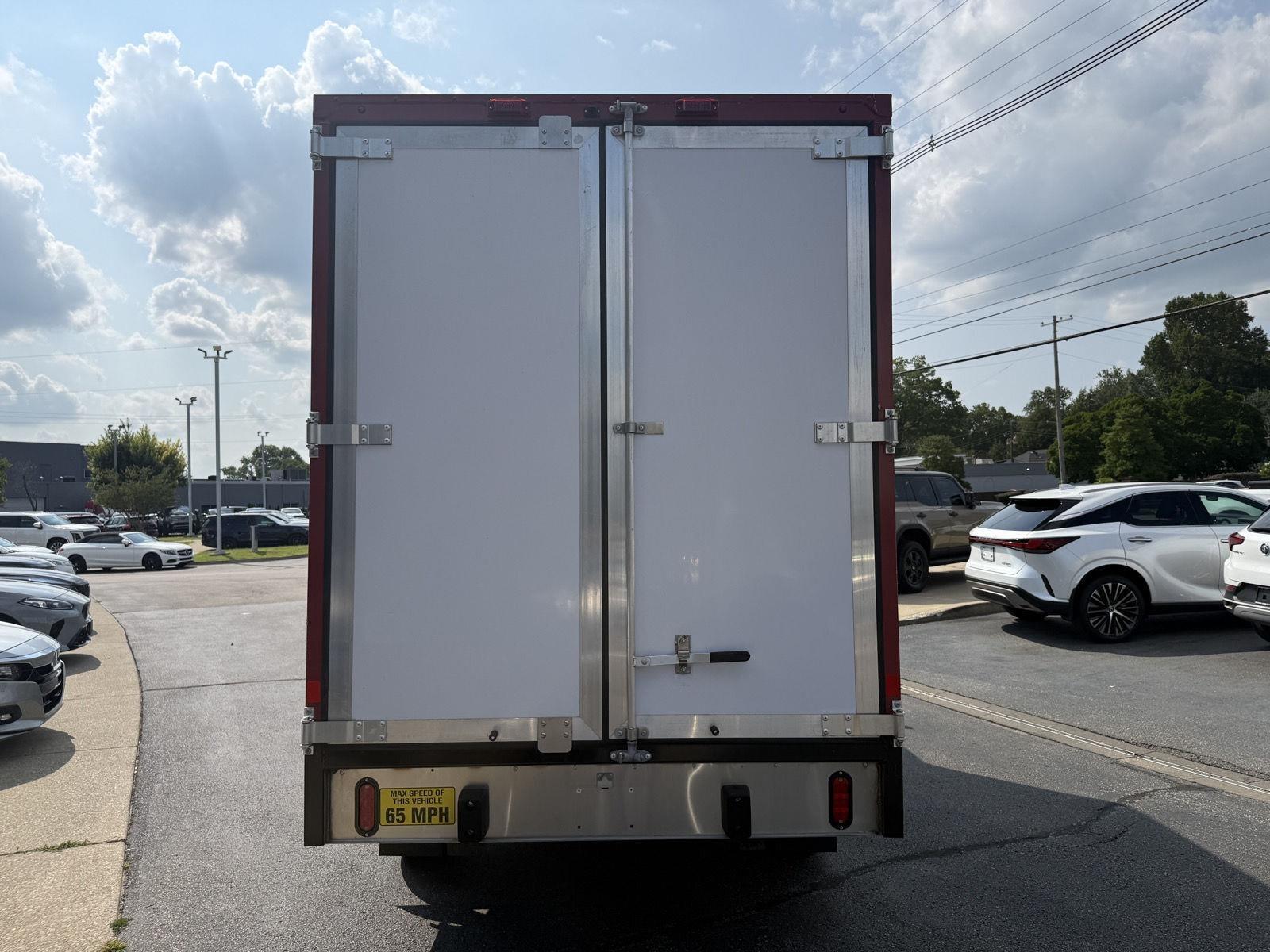 Ford Econoline E-350 Super Duty 2023