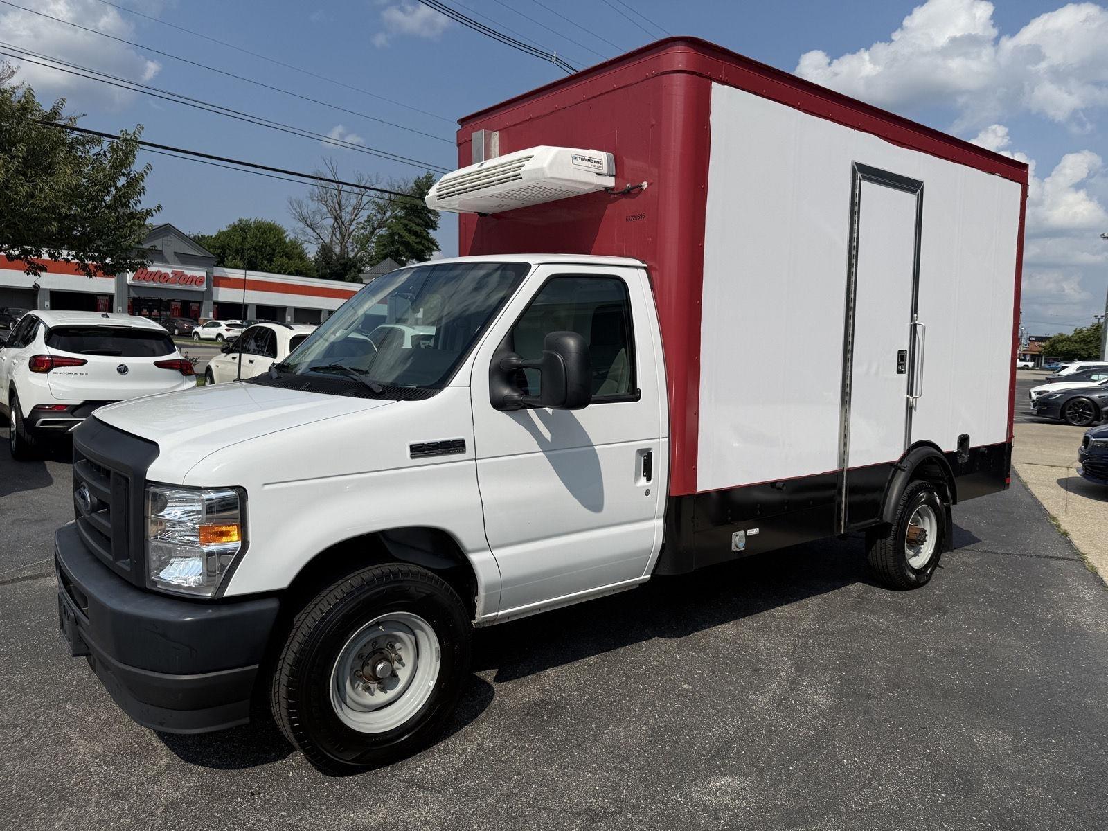 Ford Econoline E-350 Super Duty 2023
