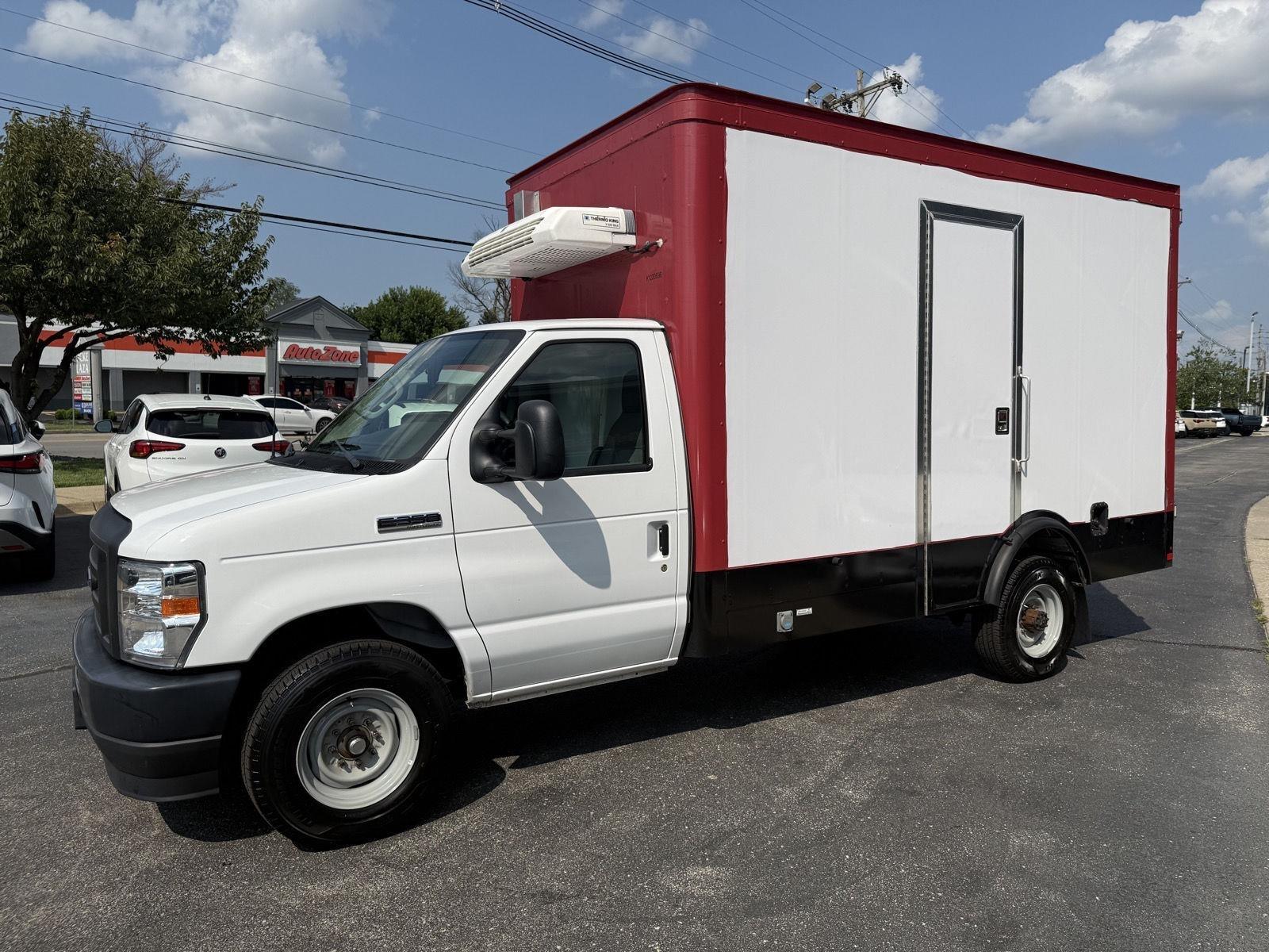Ford Econoline E-350 Super Duty 2023