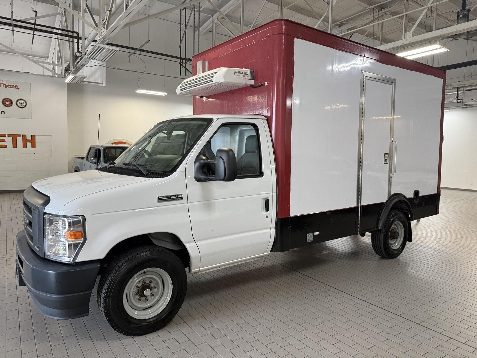 Ford Econoline E-350 Super Duty 2023