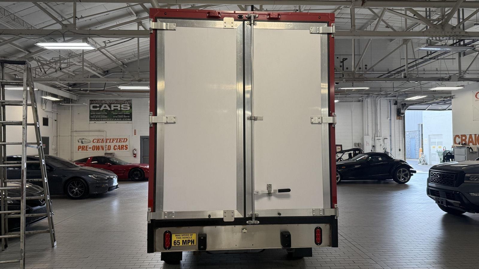 Ford Econoline E-350 Super Duty 2023