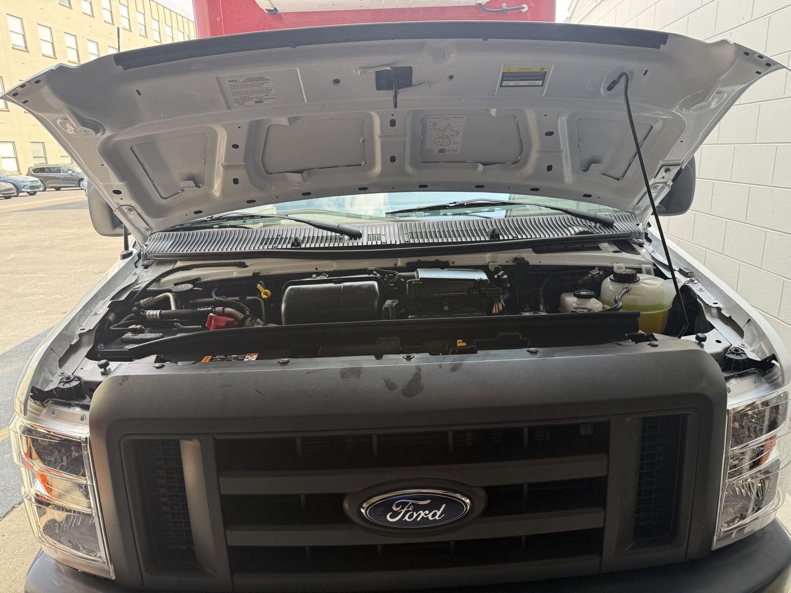 Ford Econoline E-350 Super Duty 2023