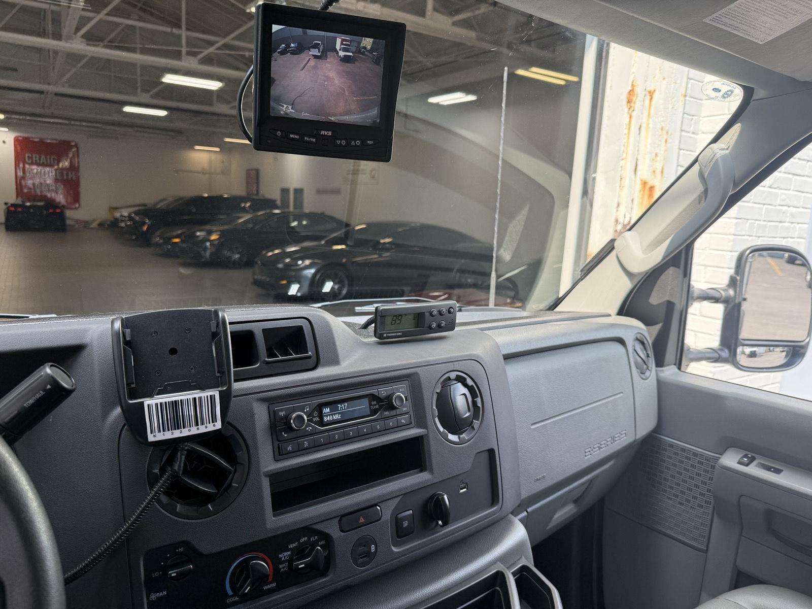 Ford Econoline E-350 Super Duty 2023