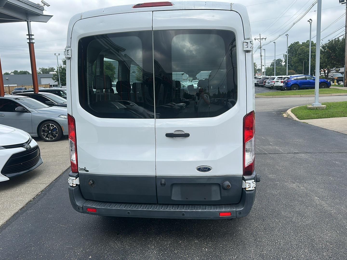 Ford Transit 350 Wagon Med. Roof XLT w/Sliding Pass. 148-in. WB 2016