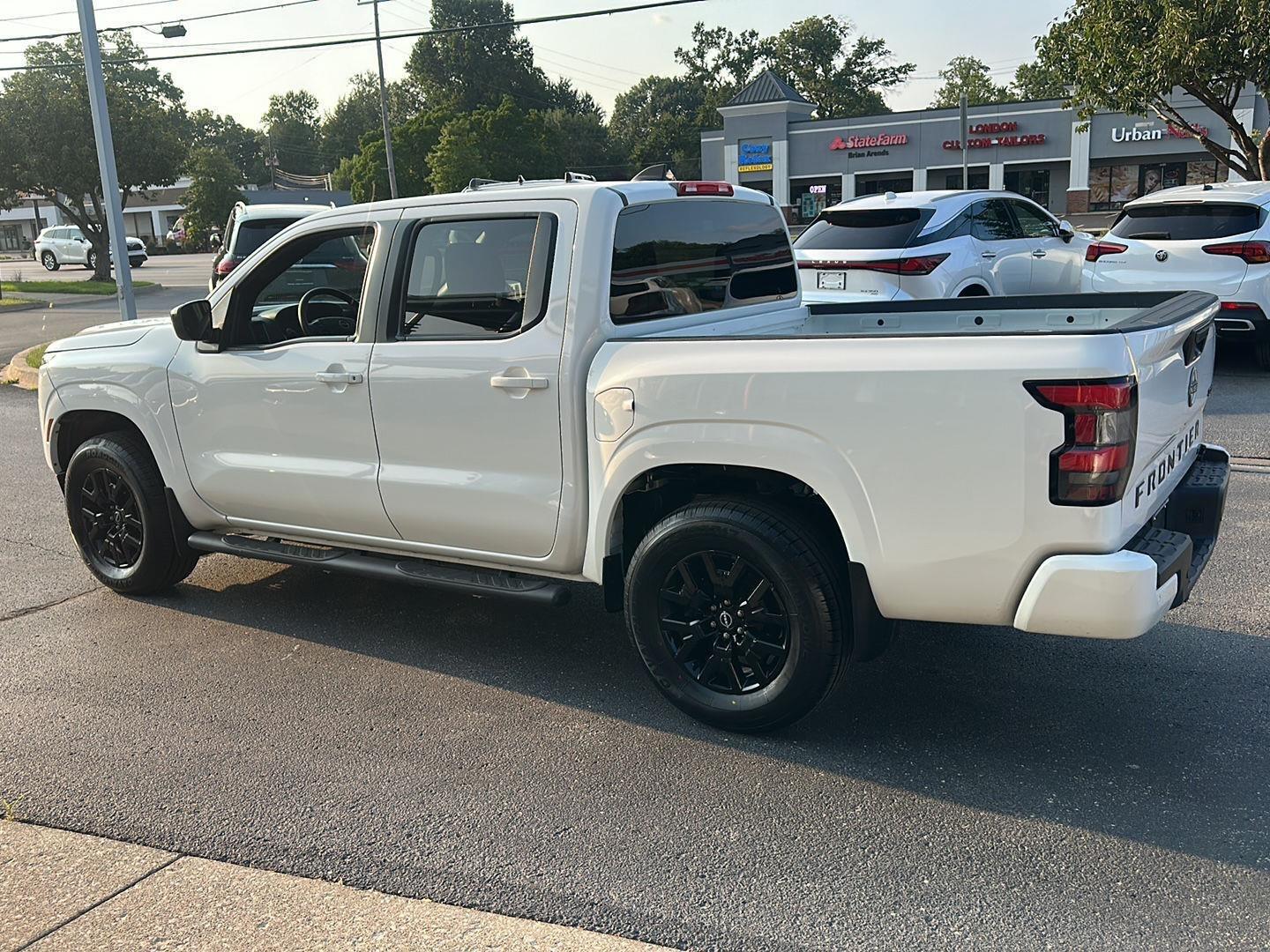Nissan Frontier SV Crew Cab 4WD 2023