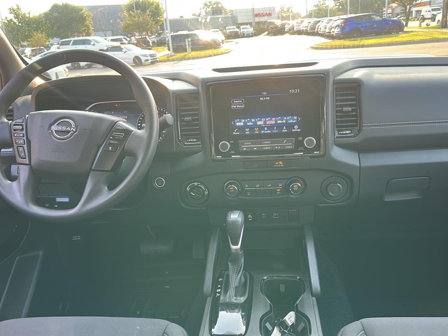 Nissan Frontier SV Crew Cab 4WD 2023