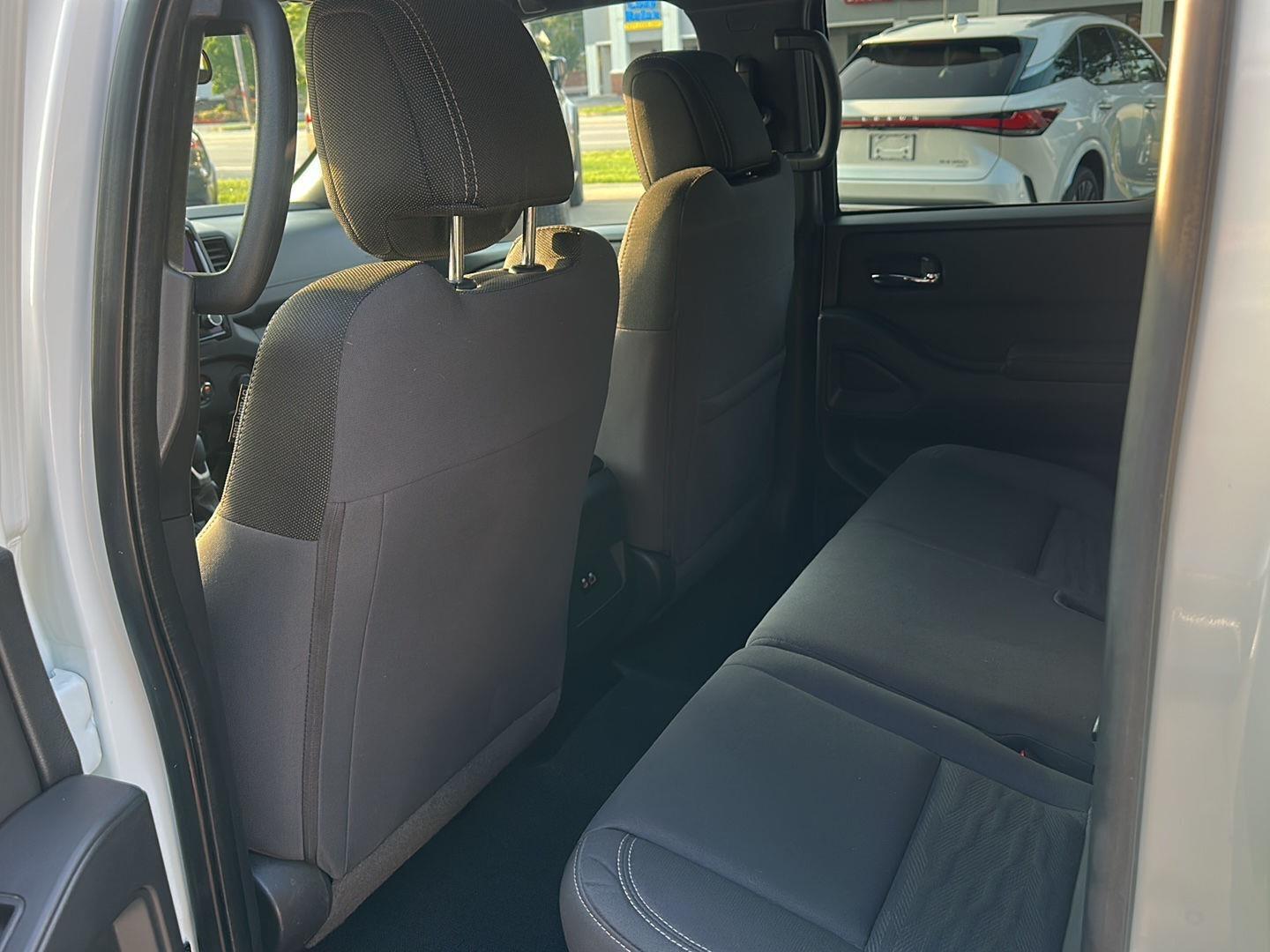 Nissan Frontier SV Crew Cab 4WD 2023