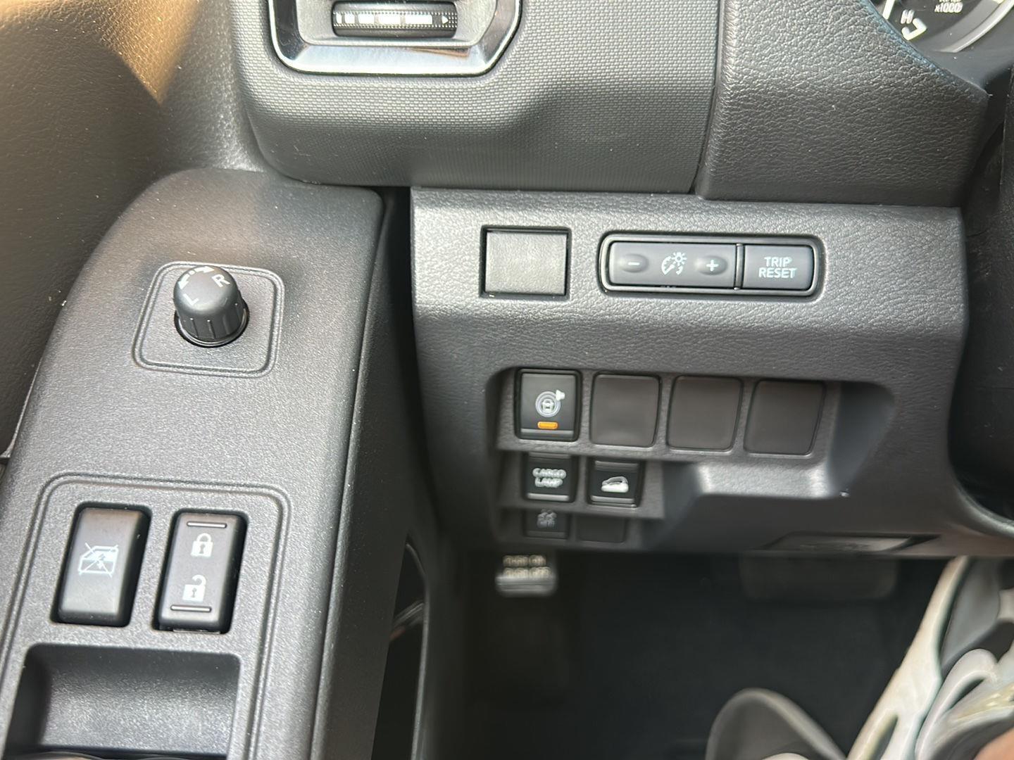 Nissan Frontier SV Crew Cab 4WD 2023