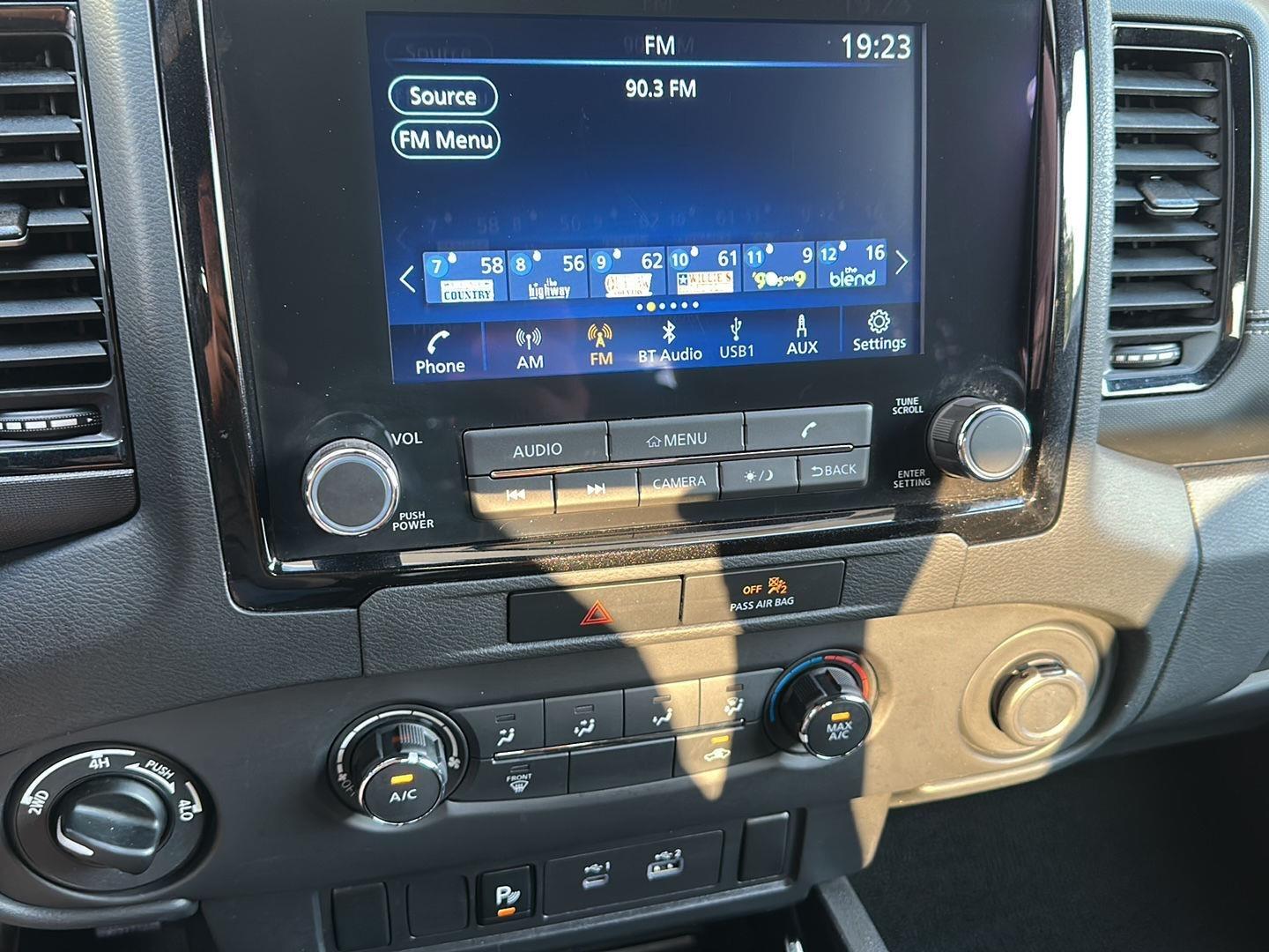 Nissan Frontier SV Crew Cab 4WD 2023