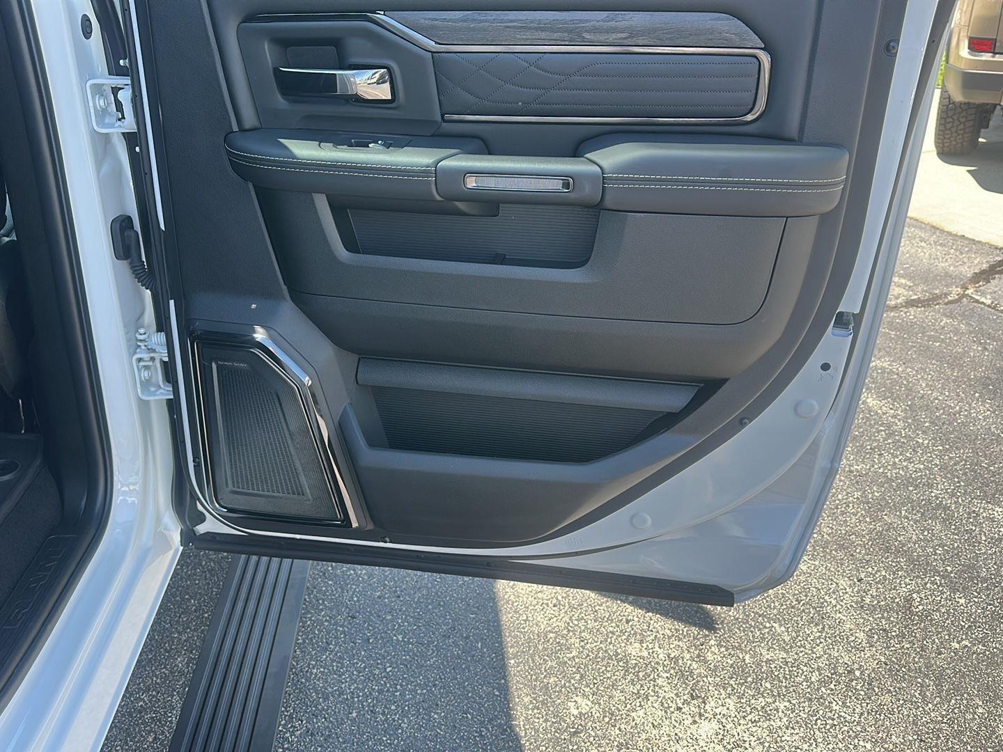 RAM 3500 Limited Mega Cab 4WD DRW 2026