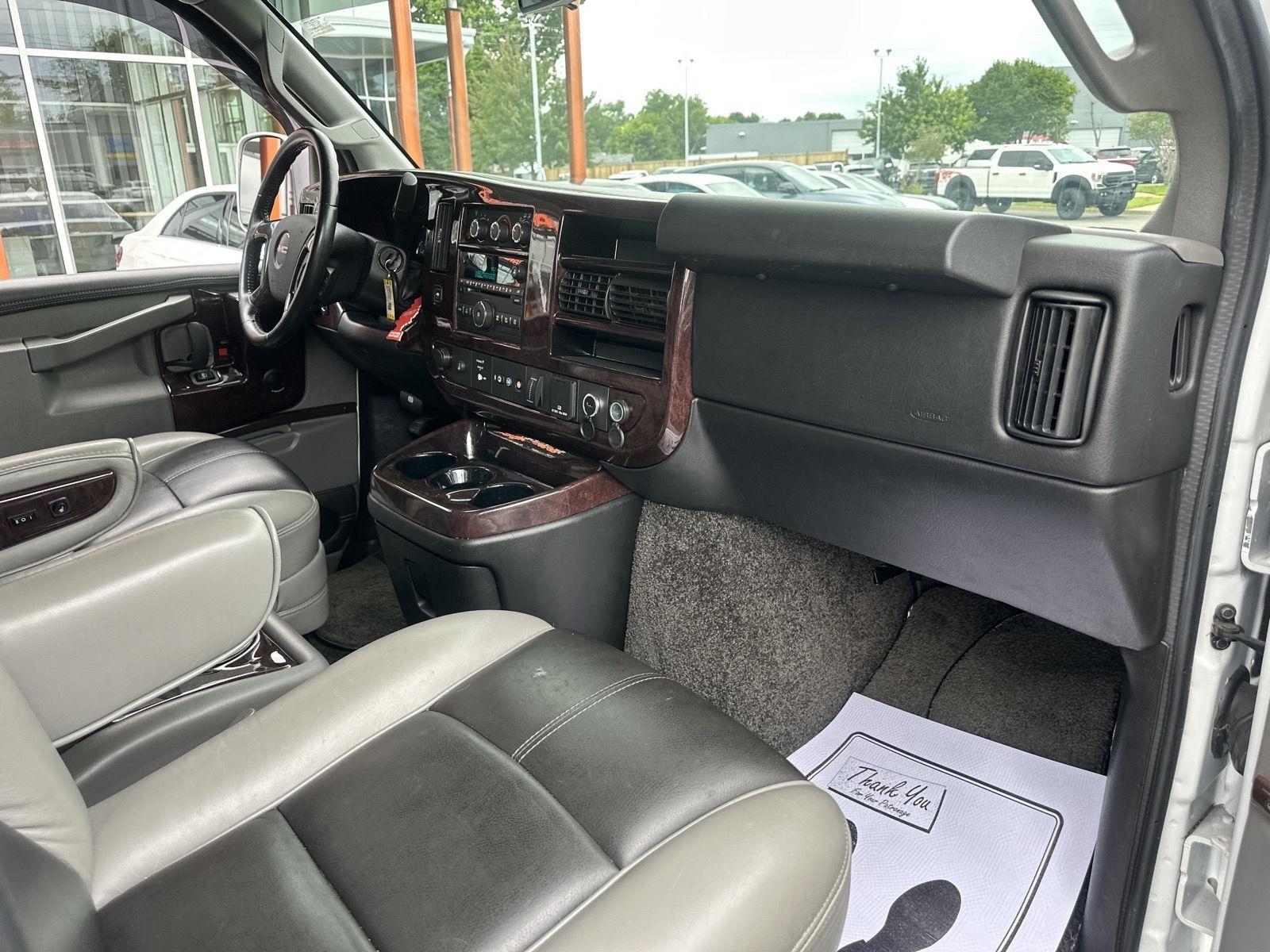 GMC Savana G2500 Cargo 2016
