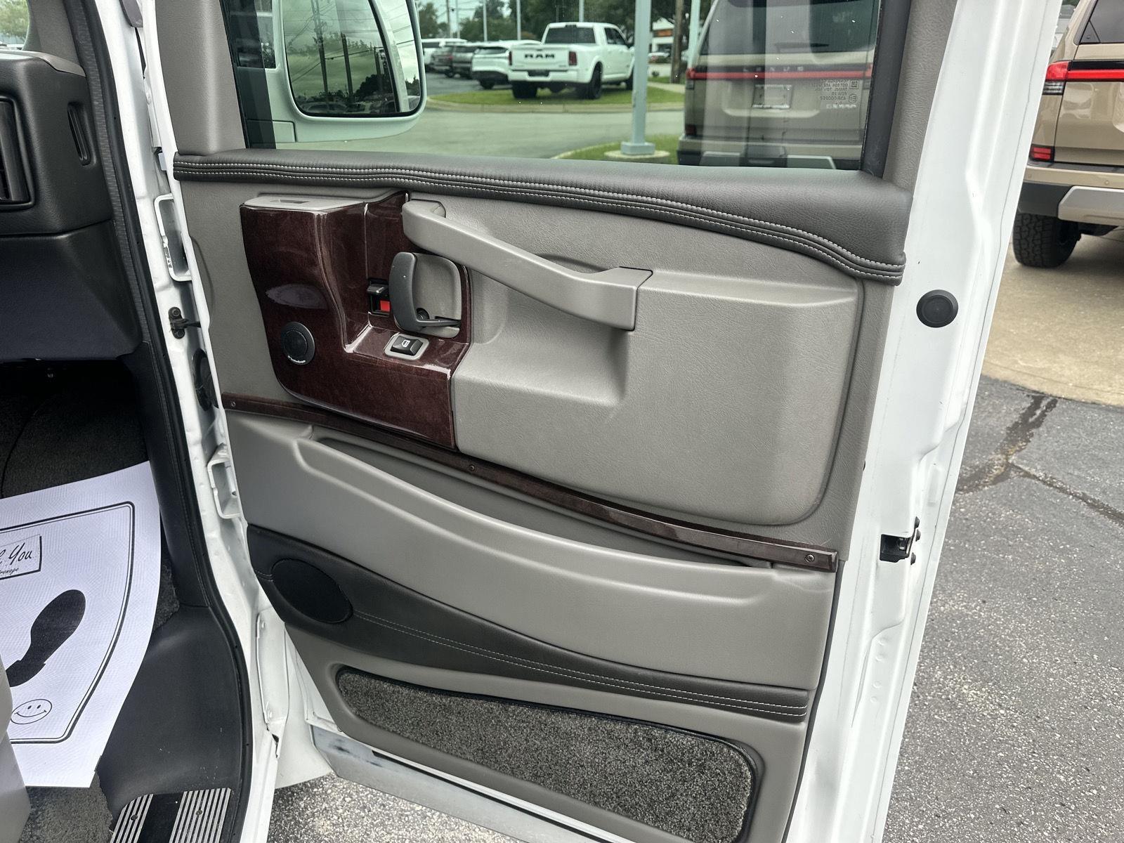 GMC Savana G2500 Cargo 2016