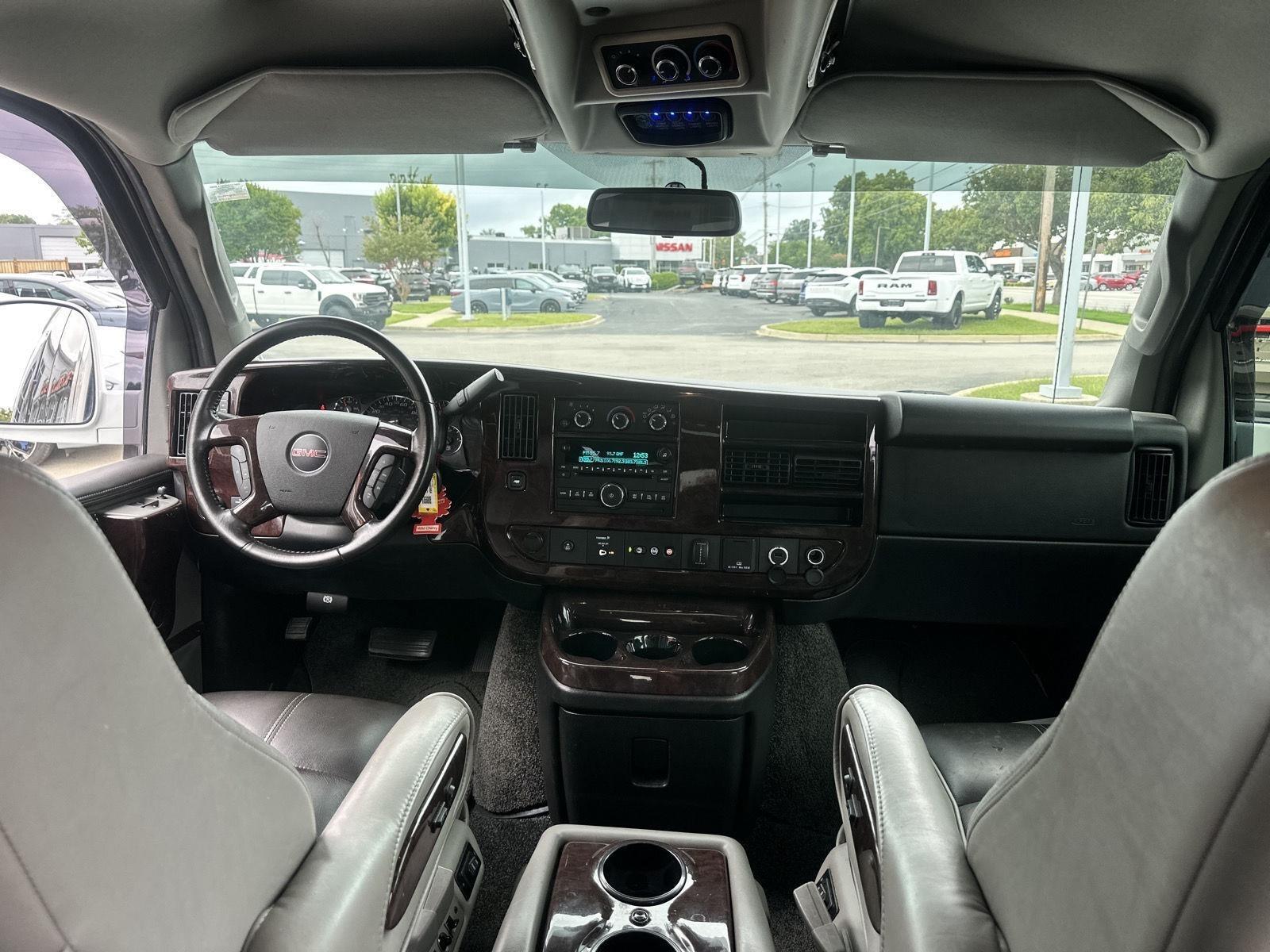 GMC Savana G2500 Cargo 2016