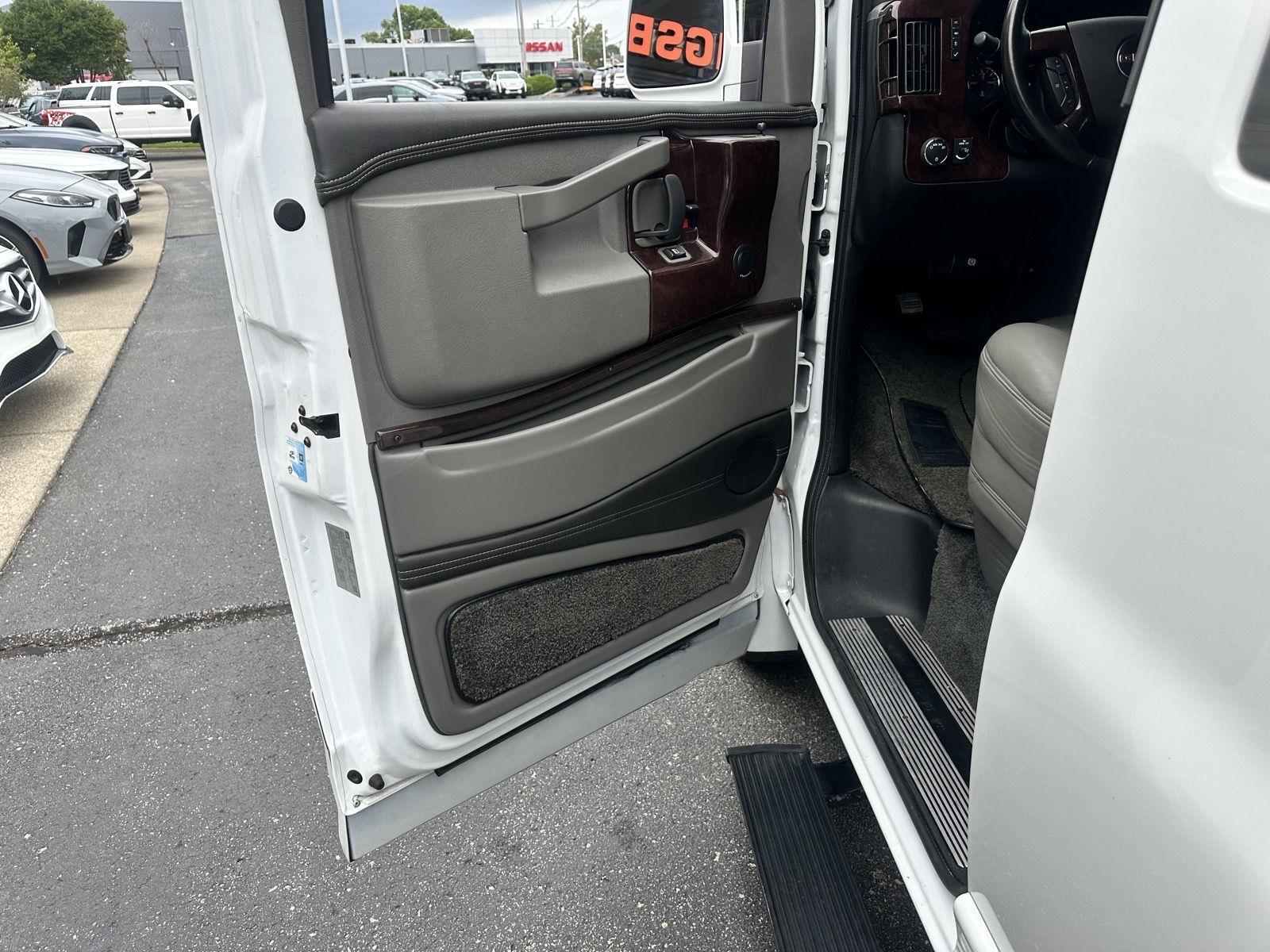 GMC Savana G2500 Cargo 2016