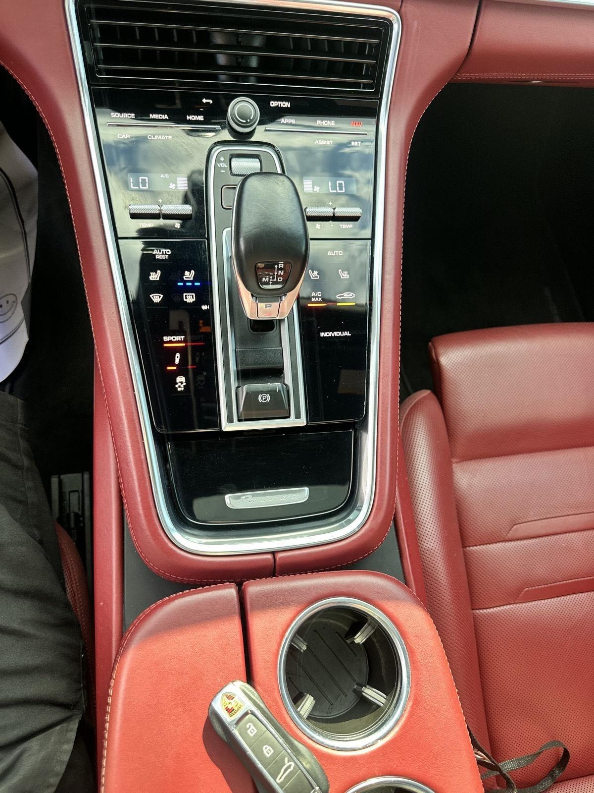 Porsche Panamera 4 2022