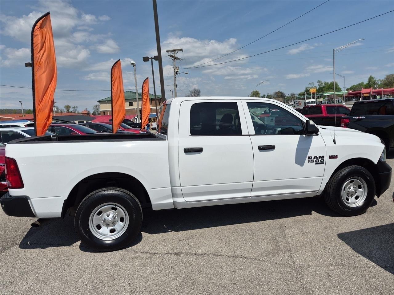 RAM 1500 Classic Tradesman Crew Cab SWB 4WD 2024